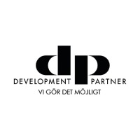 Svartvit logotyp med stora små bokstäver "dp", orden "Development Partner" och frasen "Vi gör det möjligt" under.